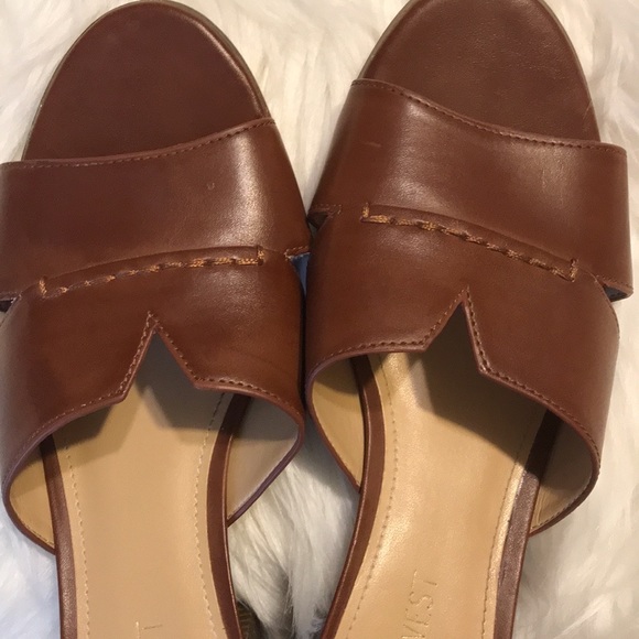 NINE WEST SLIDES - Picture 6 of 6